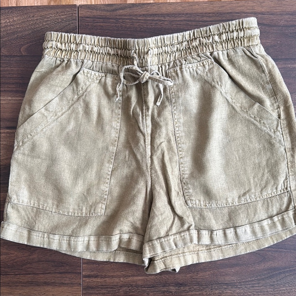Universal Thread army green shorts